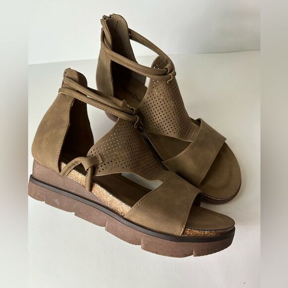 Pierre Dumas Brown Faux Leather Wedge Sandals Size 8.5 - Picture 2 of 6